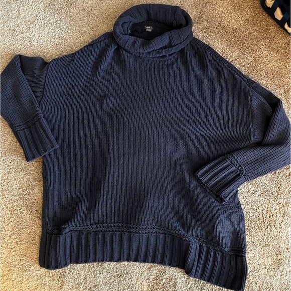 Oversized Aerie Turtleneck Sweater - Picture 2 of 3